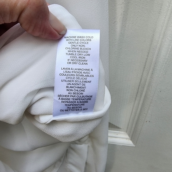 T Tahari White Button Down Blouse Size XL with Black Trim - Picture 5 of 12